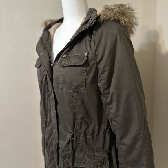 Snobbish Green Hooded Faux Fur Parka Size: Medium - Picture 5 of 9